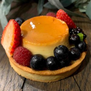 Flan and fruits tarts